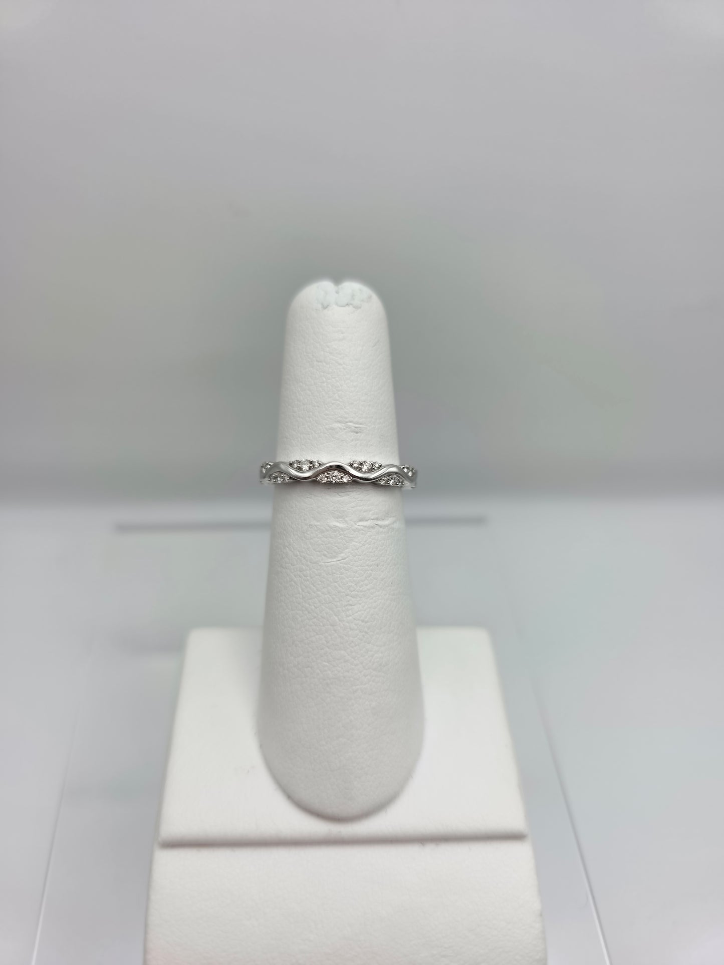 14K White gold and Diamond Band