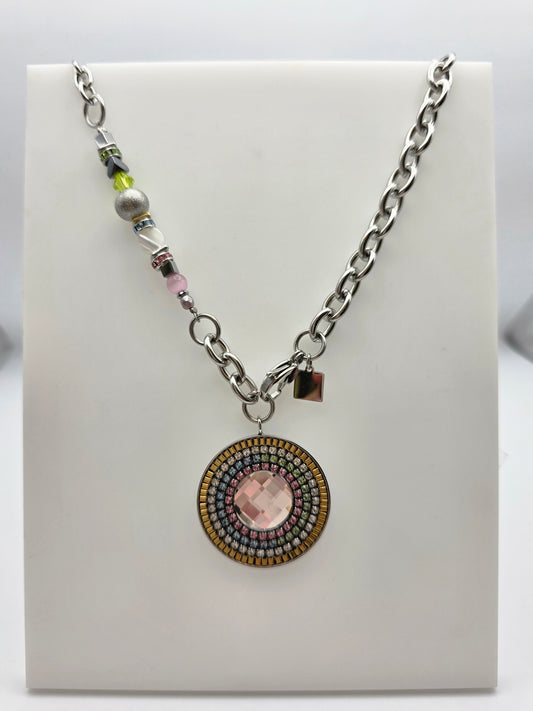 Large Round necklace Pink Centre